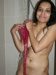 Ponytailed indian beauty inbikini posing nude