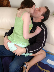 Old horny bum fucking a brunette girlie under his bridge